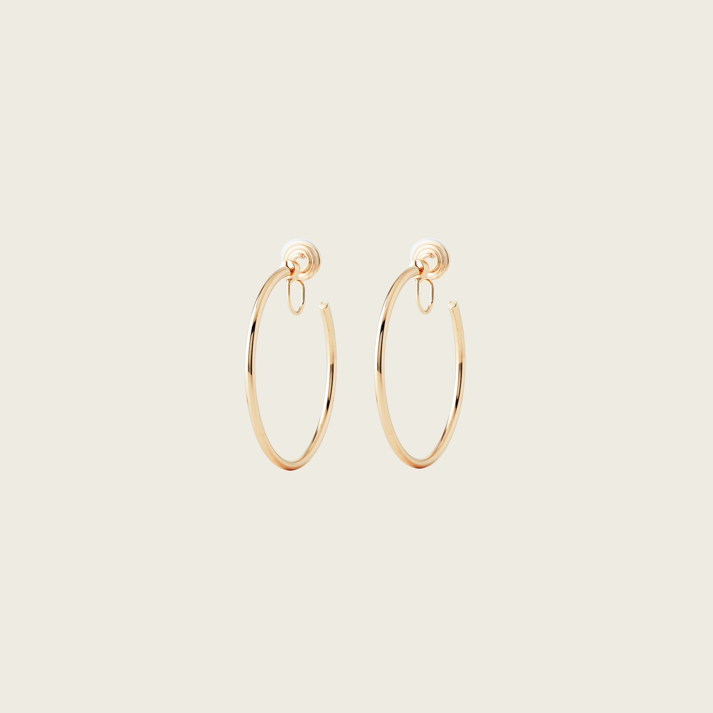 https://cdn.shopify.com/s/files/1/0569/3286/0096/files/AIORI_LargeThinHoop_ClipOnEarrings_Gold_1_5ad07c8a-83d7-4a10-9792-82ab86ea5fb6.jpg?v=1754462432