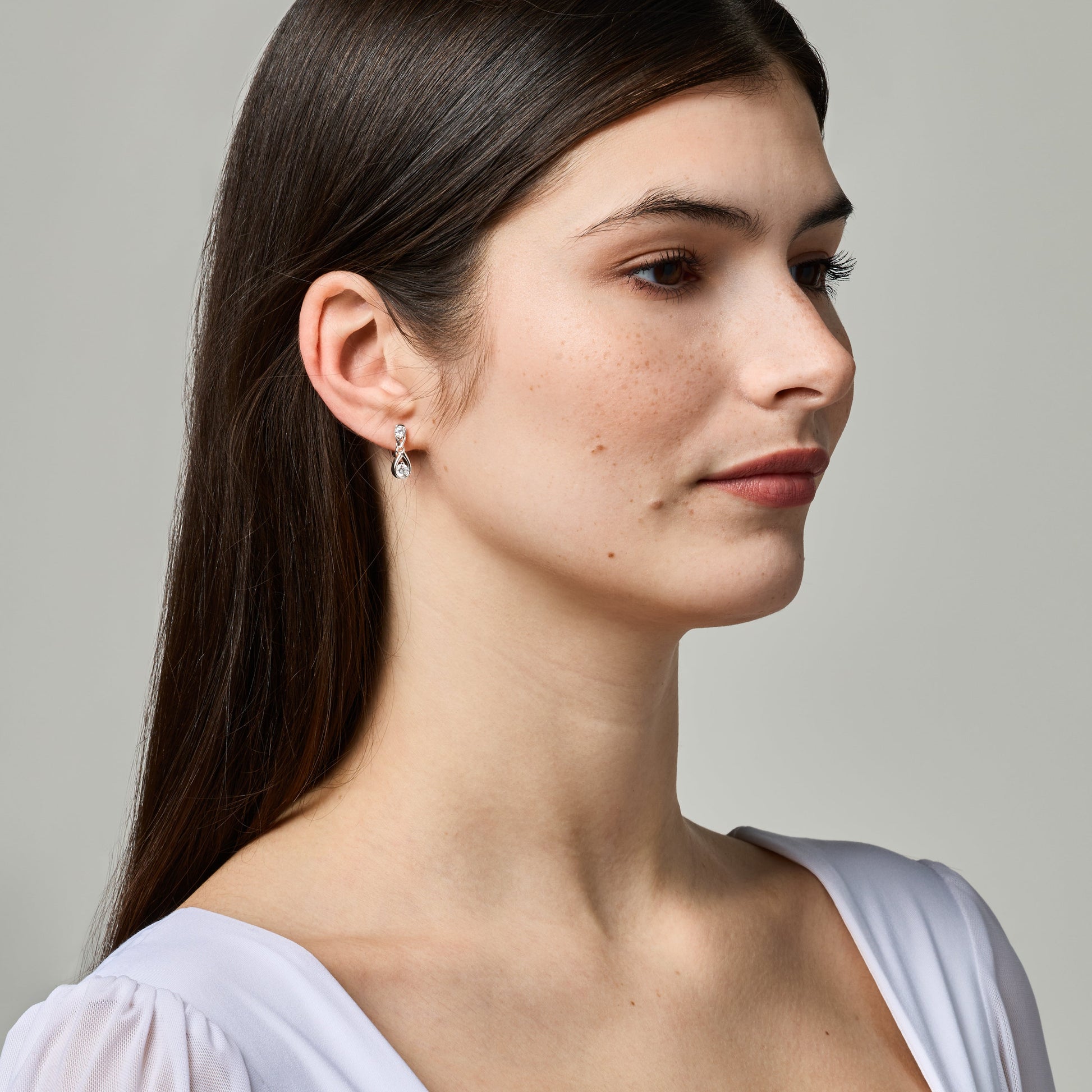 https://cdn.shopify.com/s/files/1/0569/3286/0096/files/AIORI_Naomi_ClipOnEar_Silver_1.jpg?v=1770231562