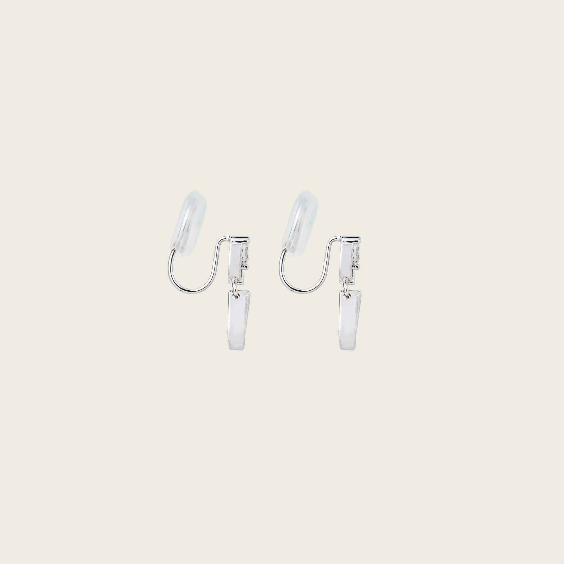 https://cdn.shopify.com/s/files/1/0569/3286/0096/files/AIORI_Naomi_ClipOnEarring_Silver_2.jpg?v=1770231562