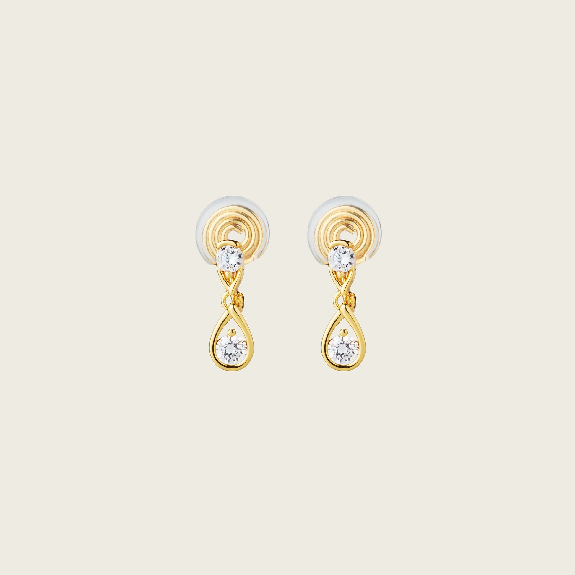 https://cdn.shopify.com/s/files/1/0569/3286/0096/files/AIORI_Naomi_ClipOnearrings_Gold_1.jpg?v=1770215758