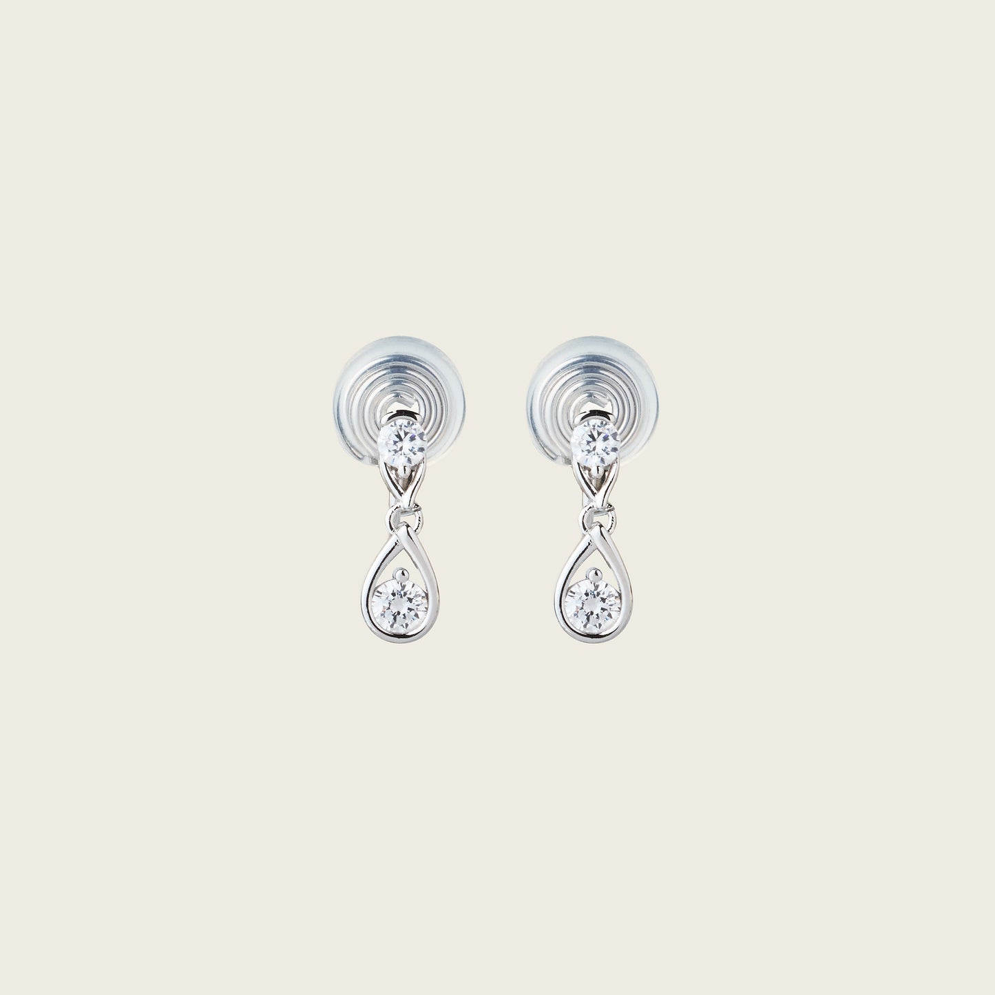 https://cdn.shopify.com/s/files/1/0569/3286/0096/files/AIORI_Naomi_ClipOnearrings_Silver_1.jpg?v=1770215794
