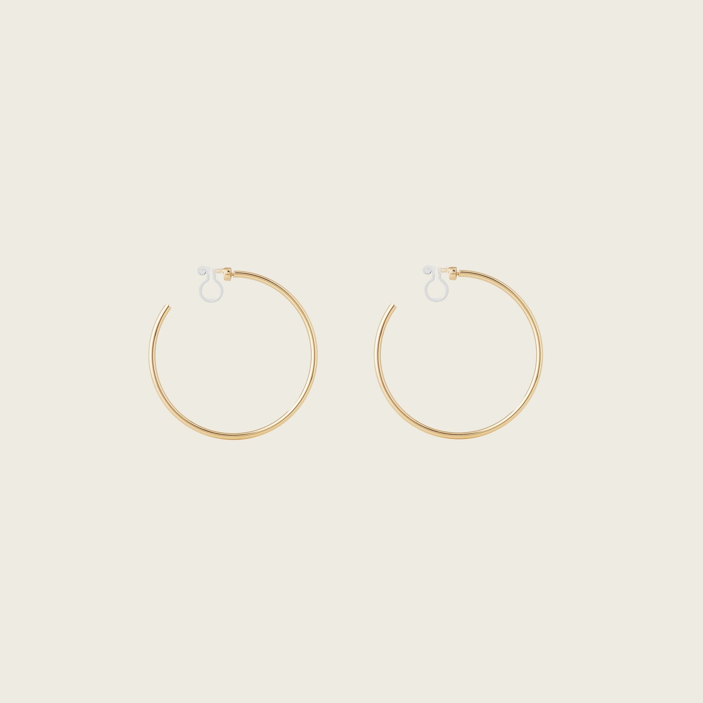 https://cdn.shopify.com/s/files/1/0569/3286/0096/files/LargeThinHoopinGold_c6c12797-aec5-47f2-9001-337b82298472.jpg?v=1754462432